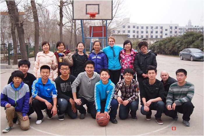 ESLI学员篮球比赛合影
