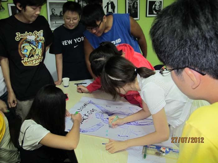 学生在绘画