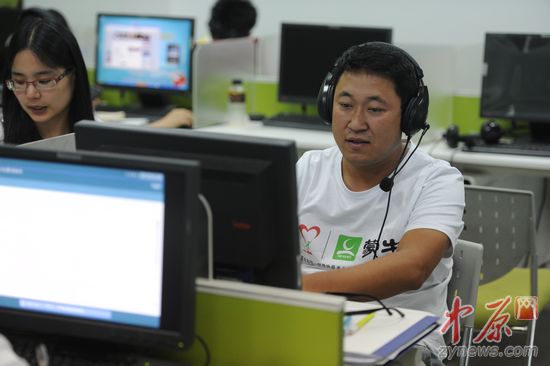 濮阳徐镇镇前范寨小学校长杨承在培训课上