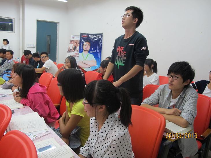 同学们积极发言